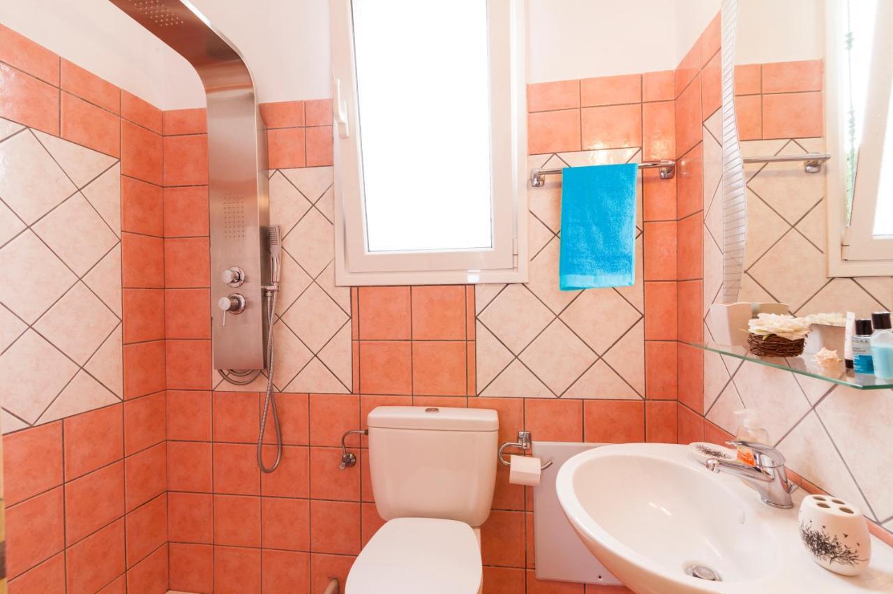 Beachfront Villa Victoras - With Private Beach Sidari  Ngoại thất bức ảnh