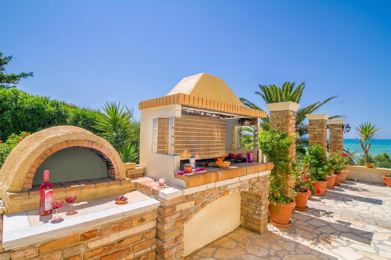 Beachfront Villa Victoras - With Private Beach Sidari  Ngoại thất bức ảnh
