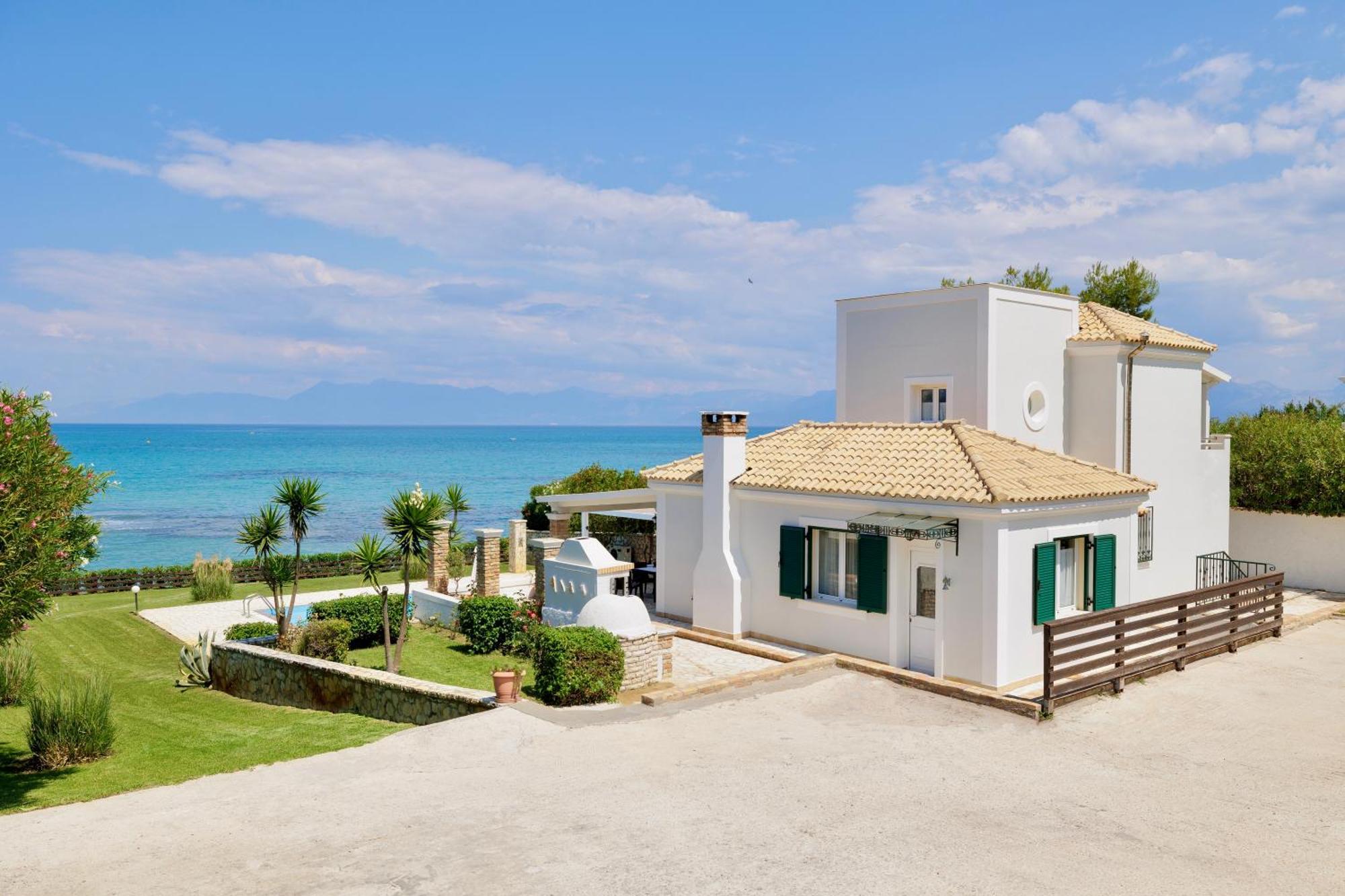 Beachfront Villa Victoras - With Private Beach Sidari  Ngoại thất bức ảnh