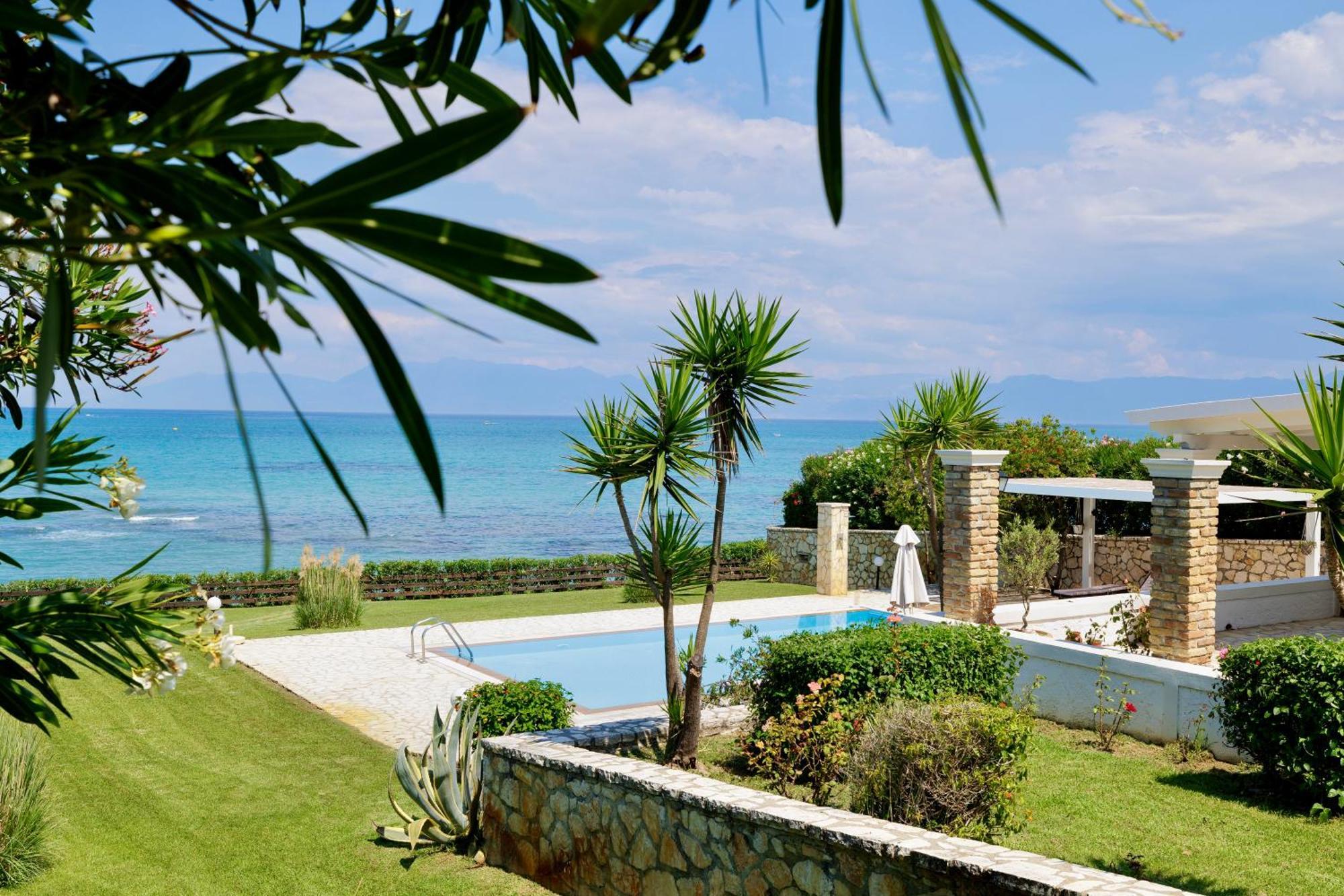 Beachfront Villa Victoras - With Private Beach Sidari  Ngoại thất bức ảnh