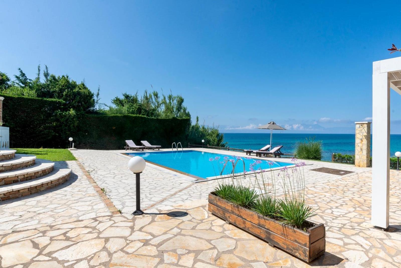Beachfront Villa Victoras - With Private Beach Sidari  Ngoại thất bức ảnh