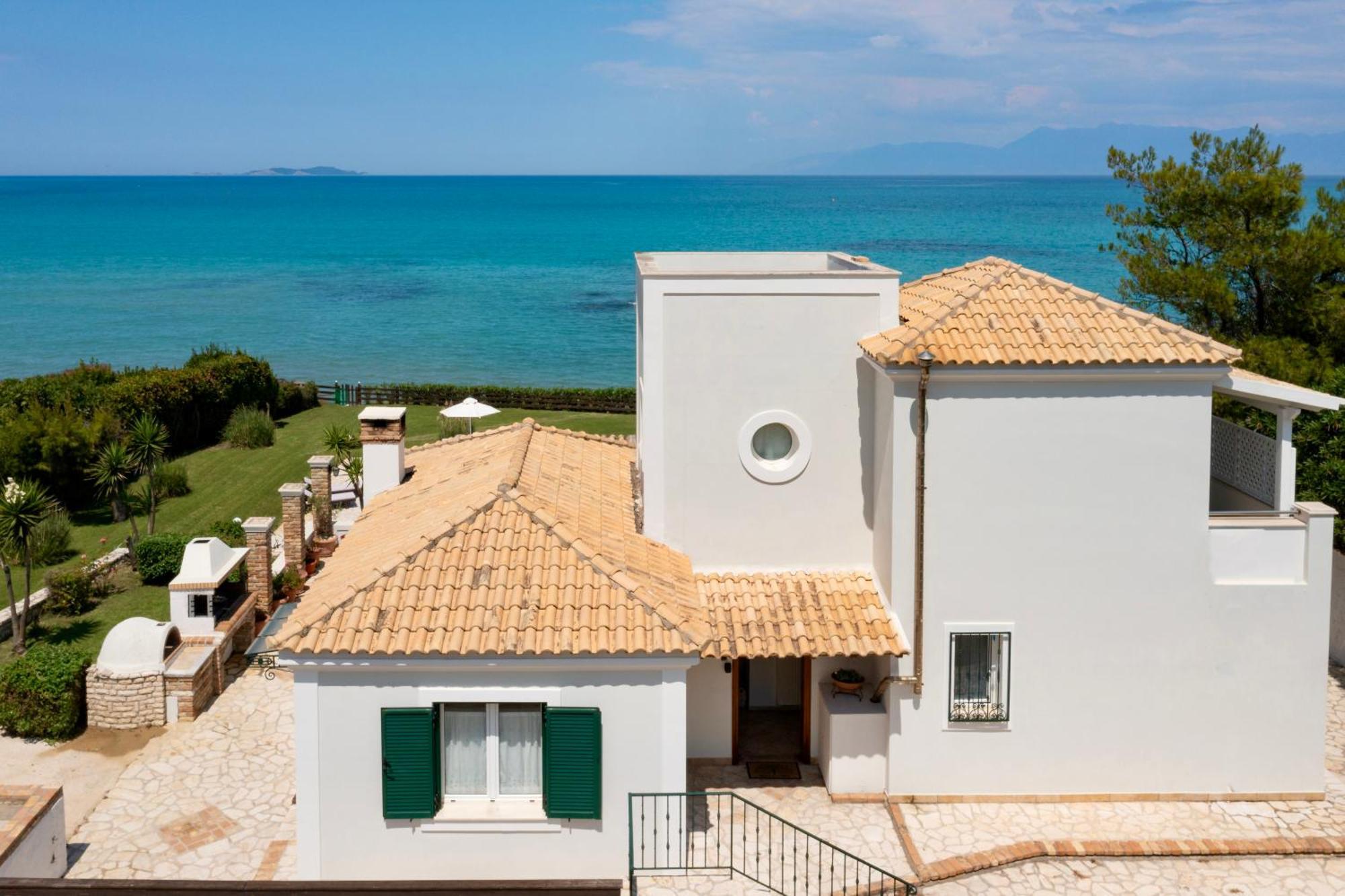 Beachfront Villa Victoras - With Private Beach Sidari  Ngoại thất bức ảnh