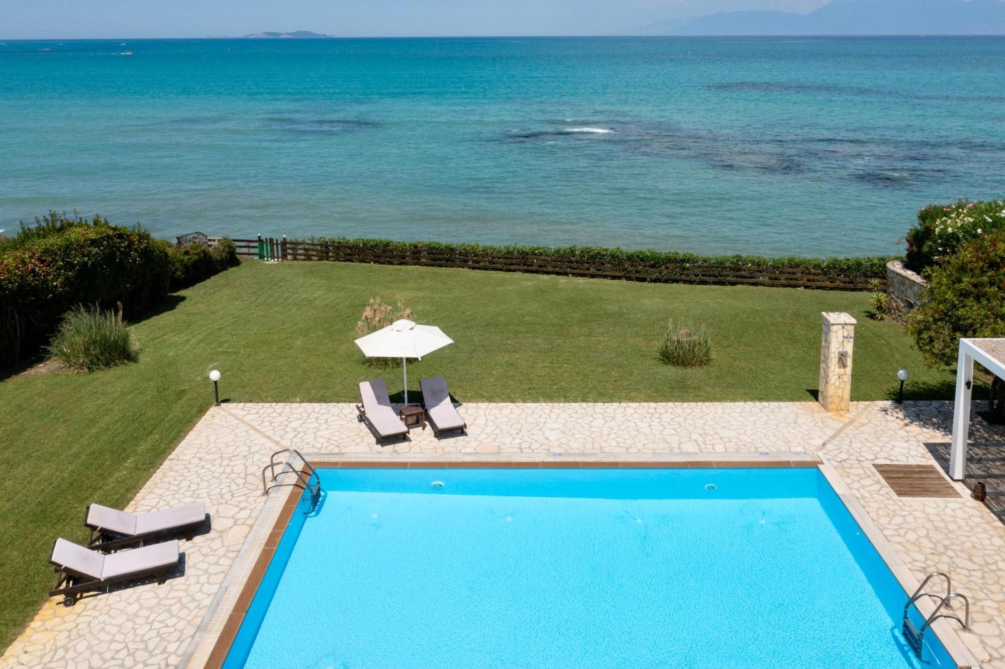 Beachfront Villa Victoras - With Private Beach Sidari  Ngoại thất bức ảnh