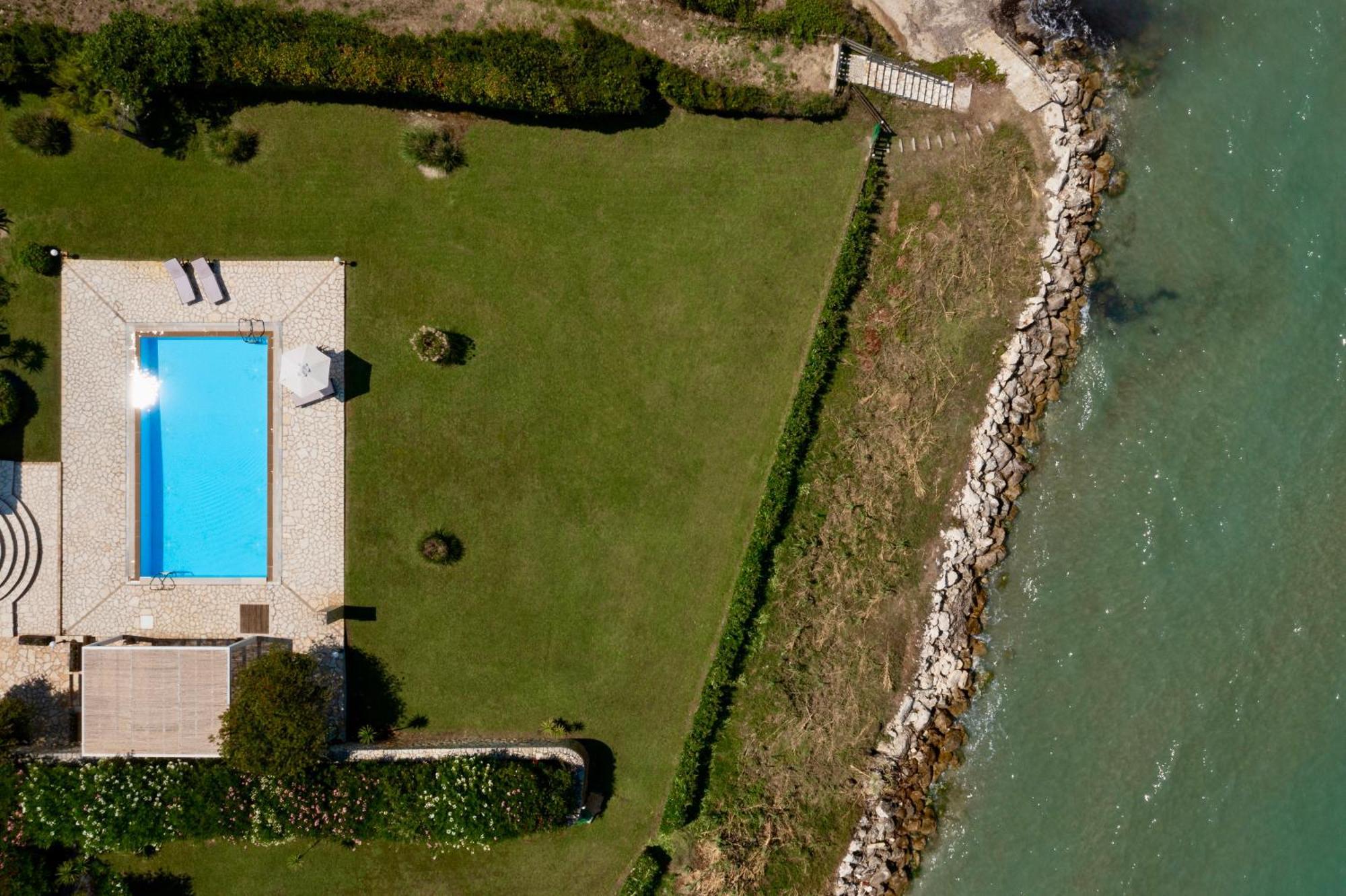 Beachfront Villa Victoras - With Private Beach Sidari  Ngoại thất bức ảnh
